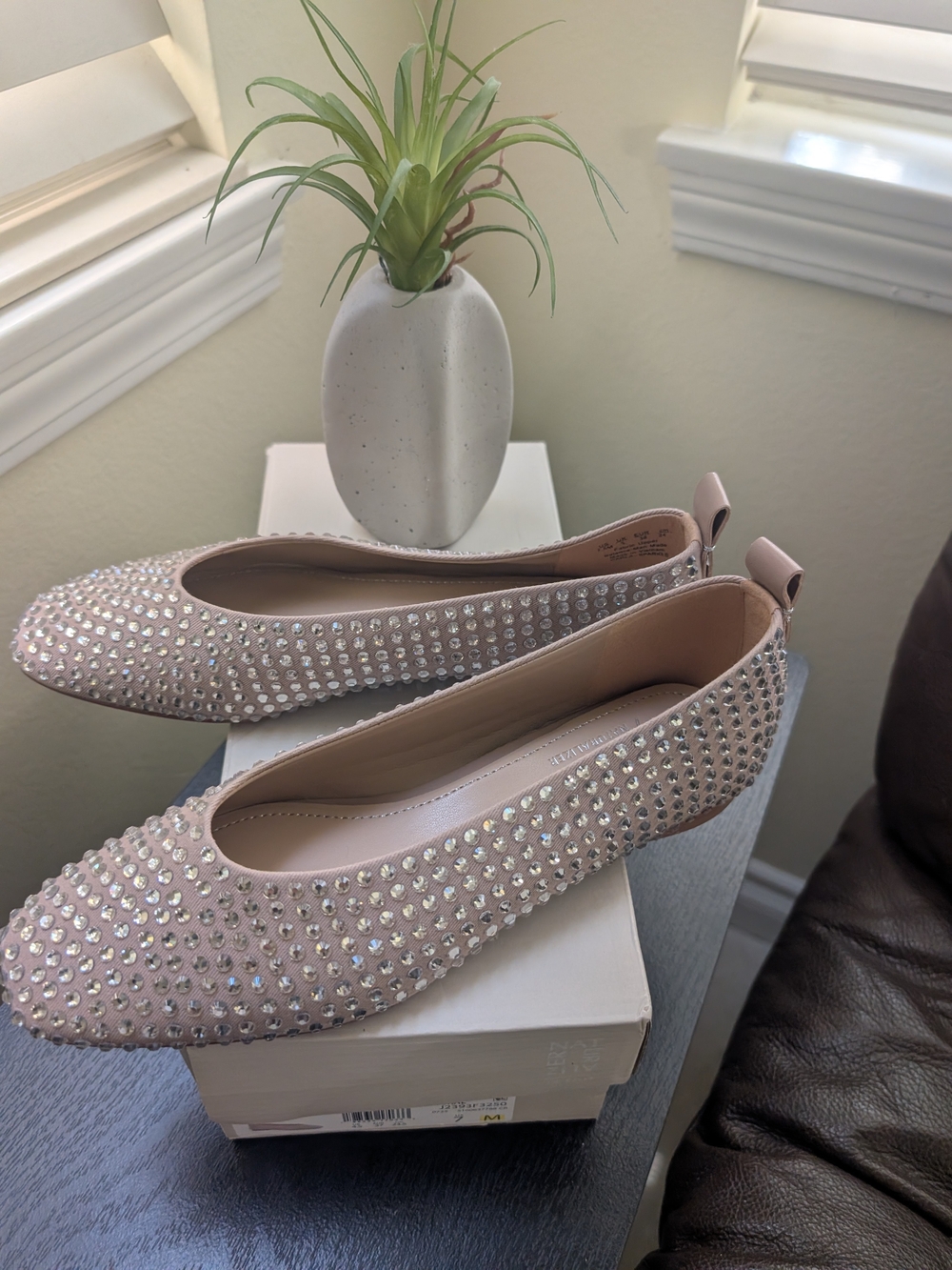 Title:
NEW IN BOX 27 EDIT Naturalizer Carla Crystal Sparkle Flat Size 7